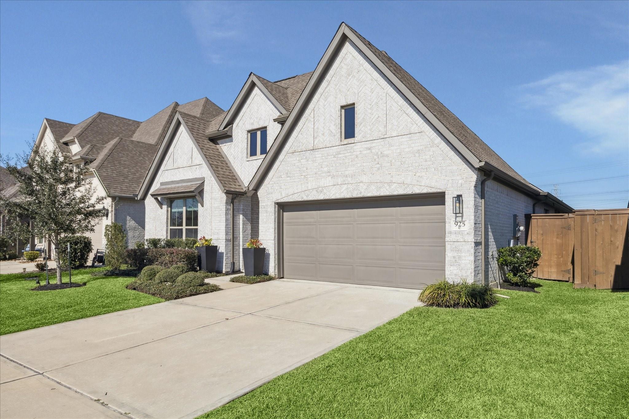 925 Goose Creek Street