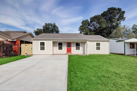 Photo of 4419 Botany Lane, Houston, TX 77047 (MLS # 69721042)