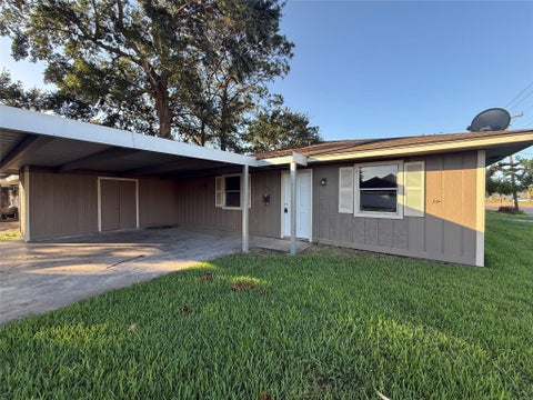 Photo of 104 S 5th Street, Nederland, TX 77627 (MLS # 98295308)