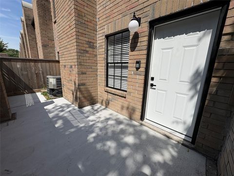 Photo of 9850 Pagewood Lane #909, Houston, TX 77042 (MLS # 40346433)