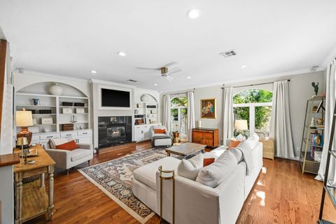 Photo of 404 W Saulnier Street, Houston, TX 77019 (MLS # 49213081)