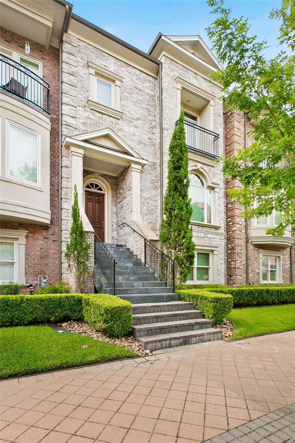 Photo of 4 Waterway Court, The Woodlands, TX 77380 (MLS # 53301151)