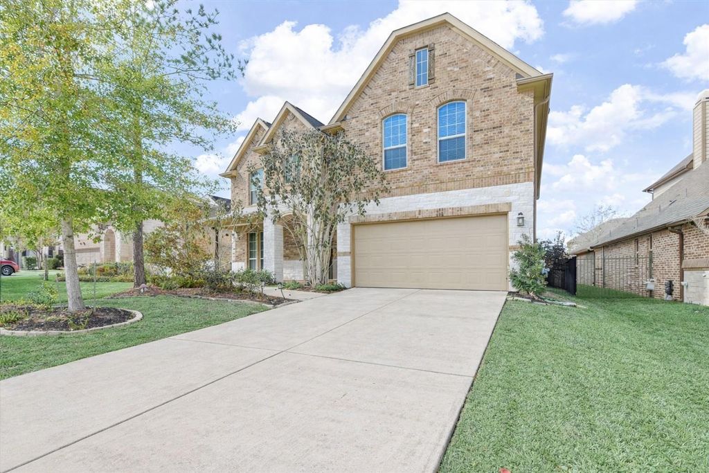 Photo of 35 N Wheatleigh Drive, Tomball, TX 77375 (MLS # 88901033)