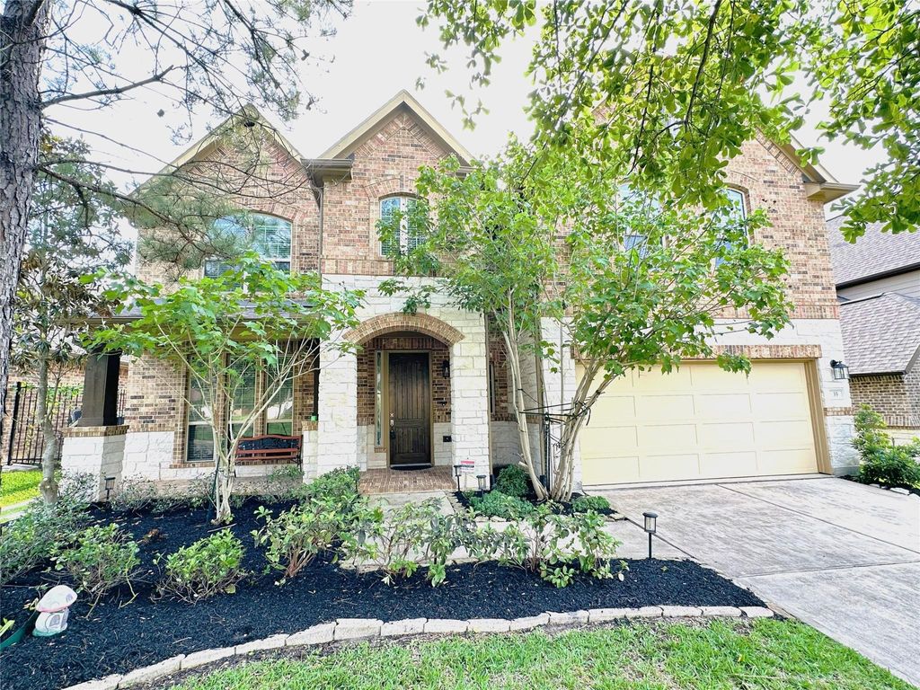 Photo of 35 N Wheatleigh Drive, Tomball, TX 77375 (MLS # 88901033)