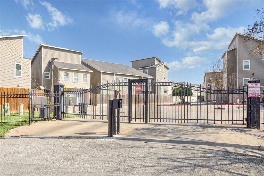 Photo of 5402 Jonathan Lane, Houston, TX 77011 (MLS # 25248608)