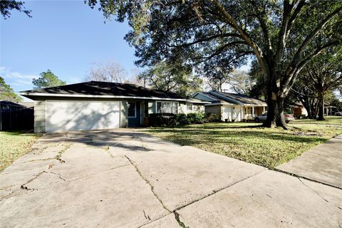 Photo of 8733 Robindell Drive, Houston, TX 77074 (MLS # 36286818)
