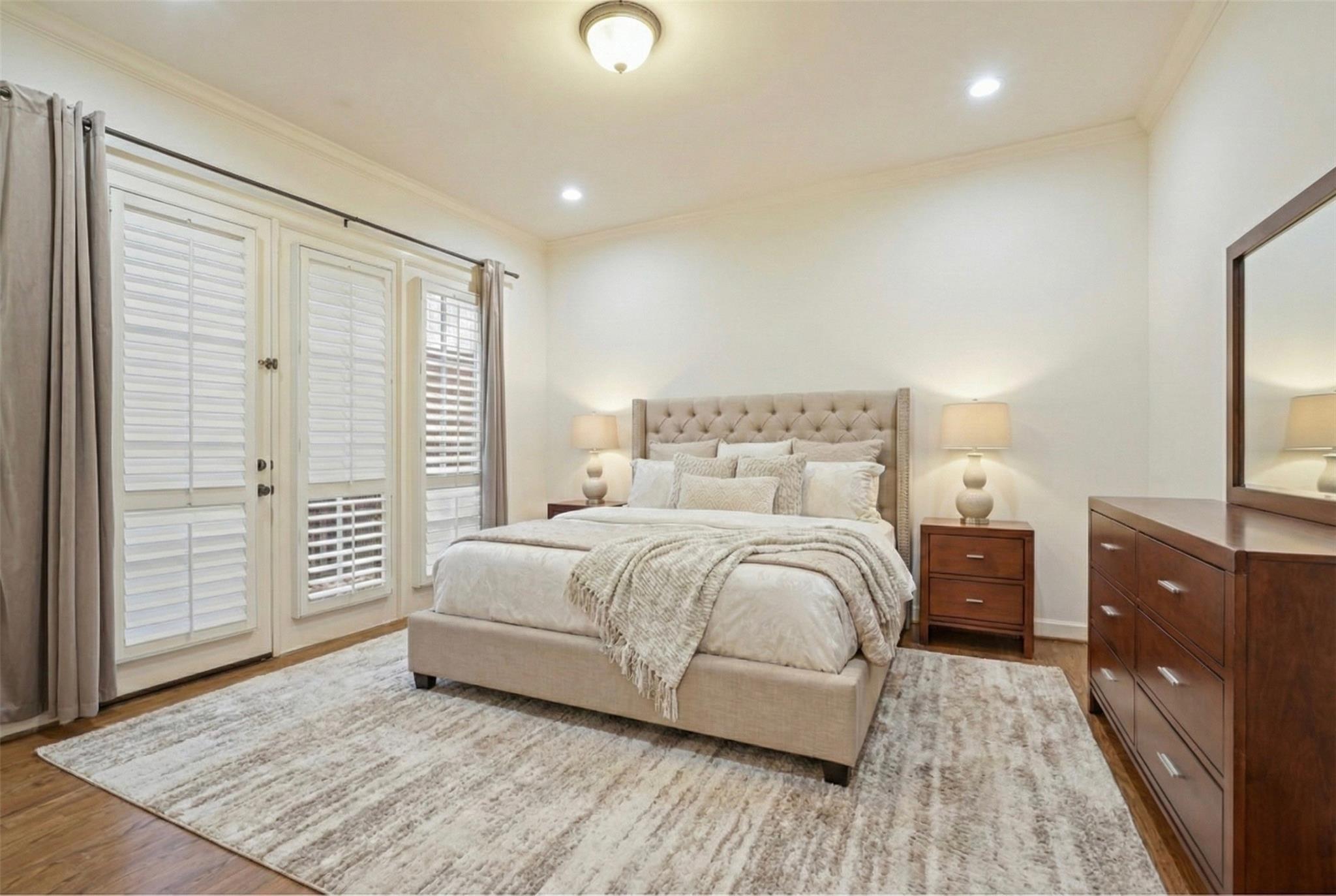 521 Lovett Boulevard