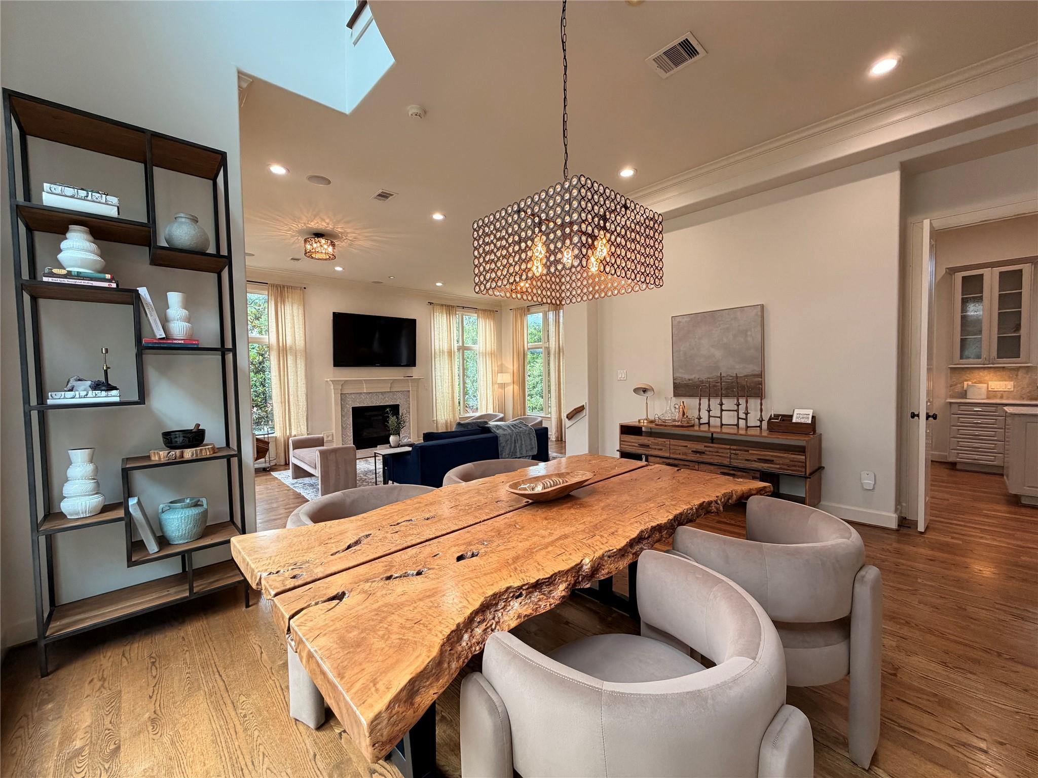 521 Lovett Boulevard