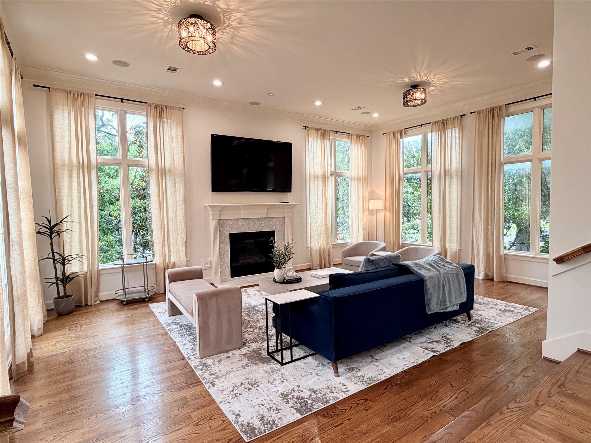 521 Lovett Boulevard