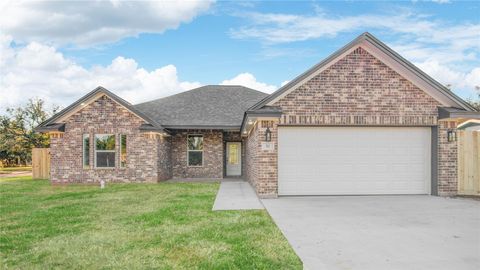 Photo of 52 Leeder Court, Lake Jackson, TX 77566 (MLS # 59928849)