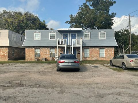 Photo of 1500 Oleander Dr Dr, La Marque, TX 77568 (MLS # 29206141)