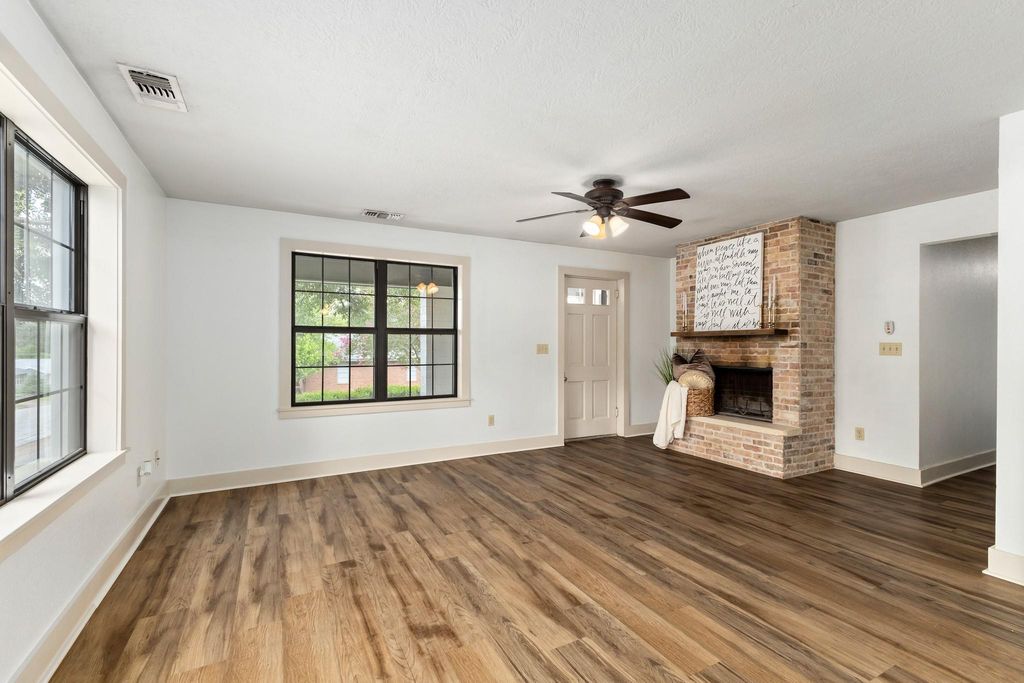 Photo of 511 W Val Verde Street, Brenham, TX 77833 (MLS # 28457649)