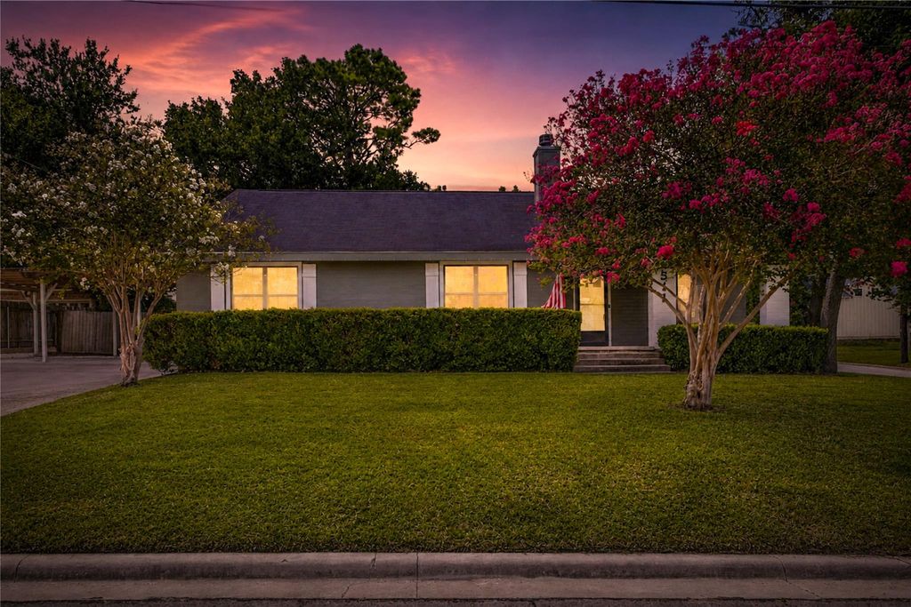 Photo of 511 W Val Verde Street, Brenham, TX 77833 (MLS # 28457649)