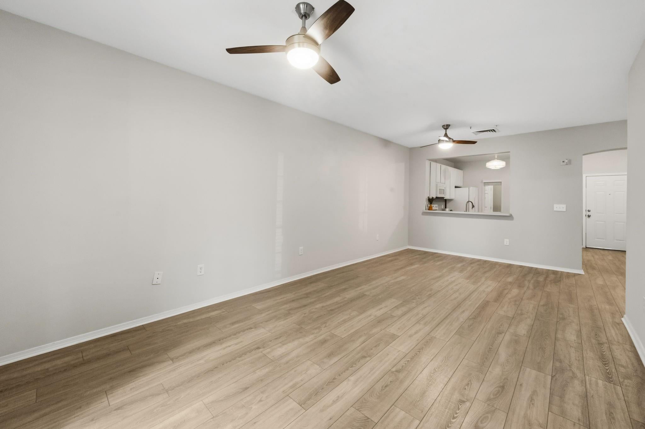 2815 Kings Crossing Drive 102