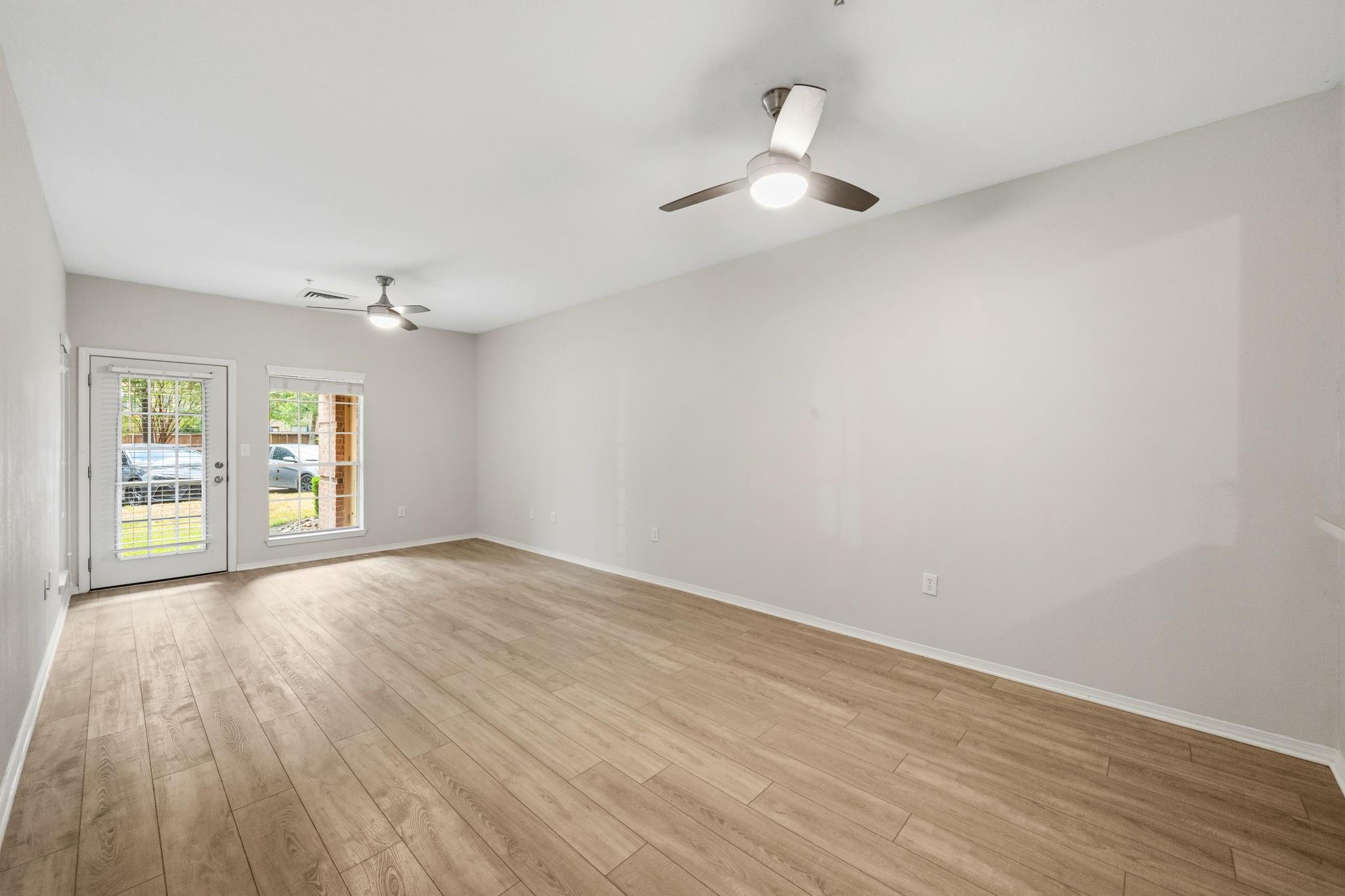 2815 Kings Crossing Drive 102