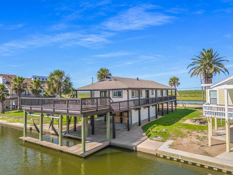 Photo of 4907 Jolly Roger Road, Jamaica Beach, TX 77554 (MLS # 69334342)