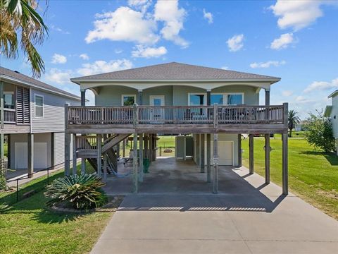 Photo of 956 Townsend Dr, Crystal Beach, TX 77650 (MLS # 74975613)