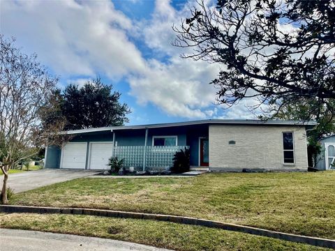 Photo of 2211 Bonita Way, Baytown, TX 77520 (MLS # 12154214)