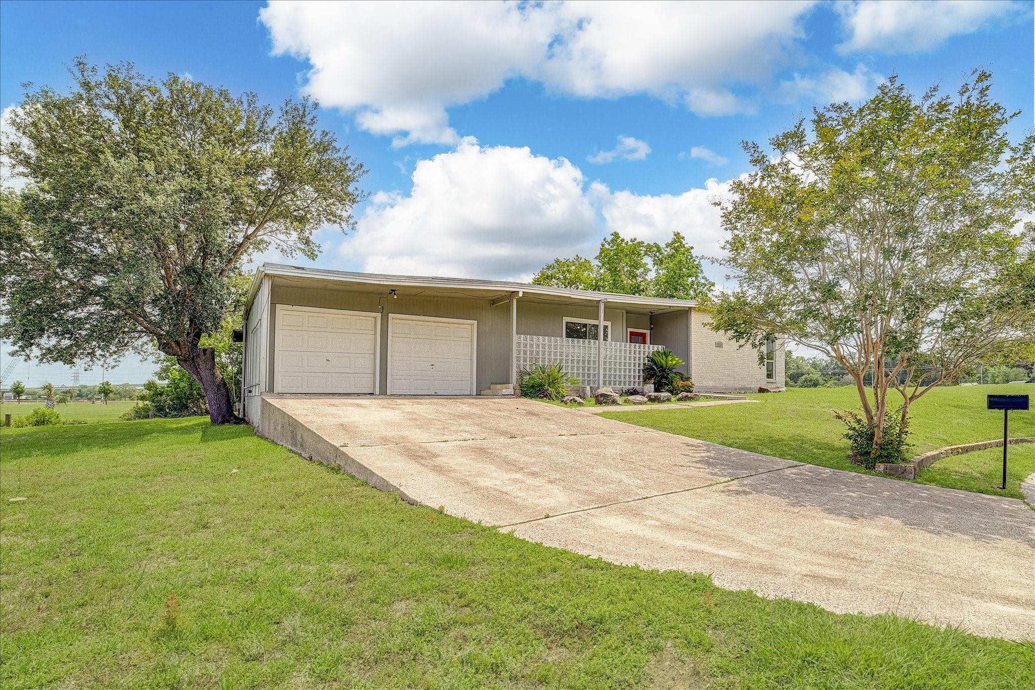 2211 Bonita Way