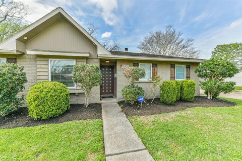 Tiny photo for 10902 Braewick Drive, Houston, TX 77096 (MLS # 459860)