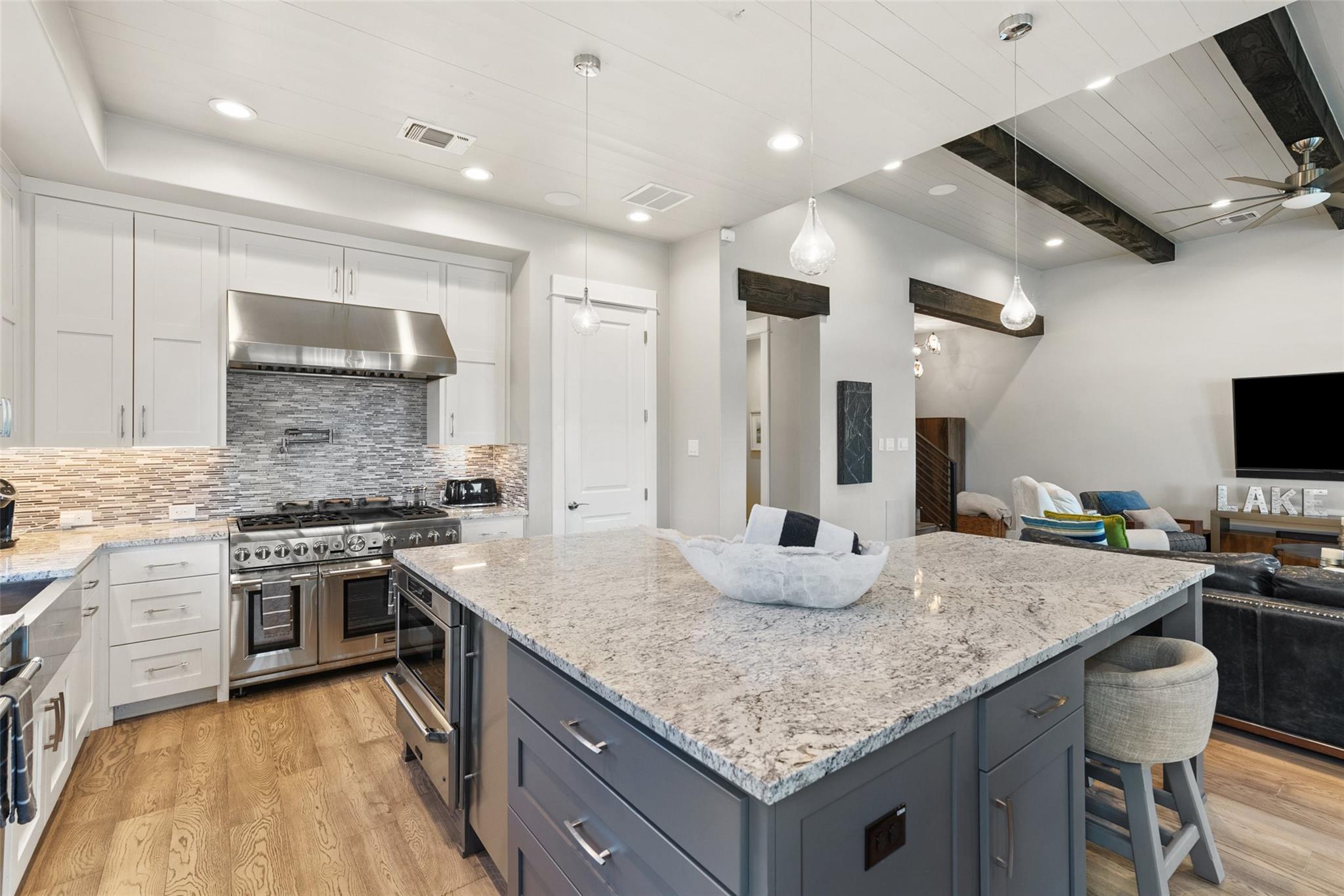 Spicewood, Texas 78669, United States, 5 Bedrooms Bedrooms, ,4 BathroomsBathrooms,Residential,Active,224526