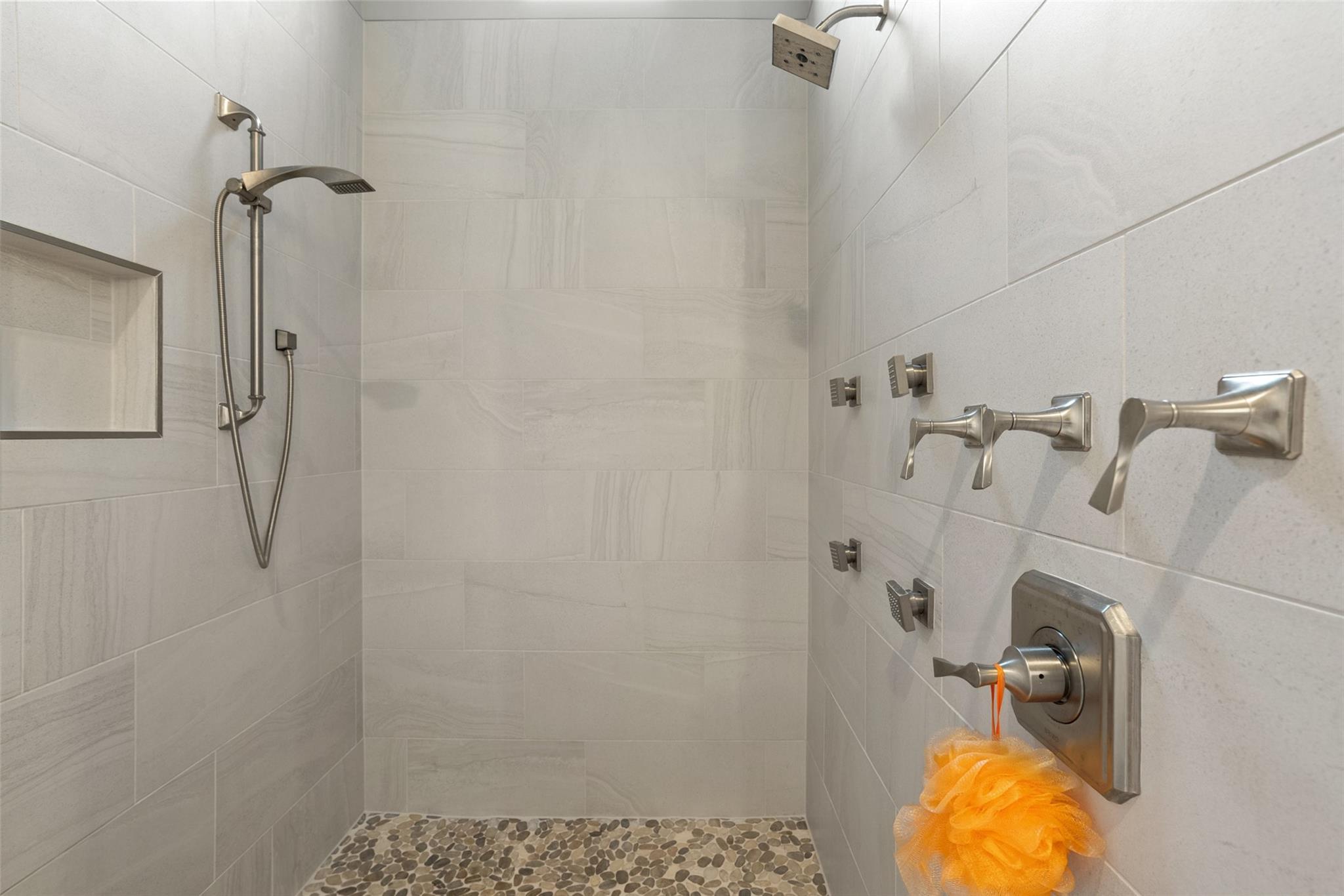 Spicewood, Texas 78669, United States, 5 Bedrooms Bedrooms, ,4 BathroomsBathrooms,Residential,Active,224526