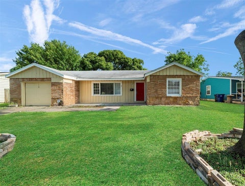 Photo of 1008 17th Avenue N, Texas City, TX 77590 (MLS # 53663228)