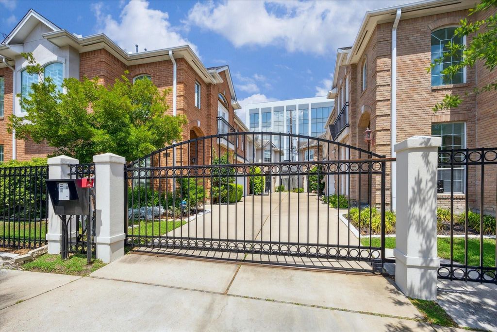 Photo of 5312 Fayette Street, Houston, TX 77056 (MLS # 32873956)