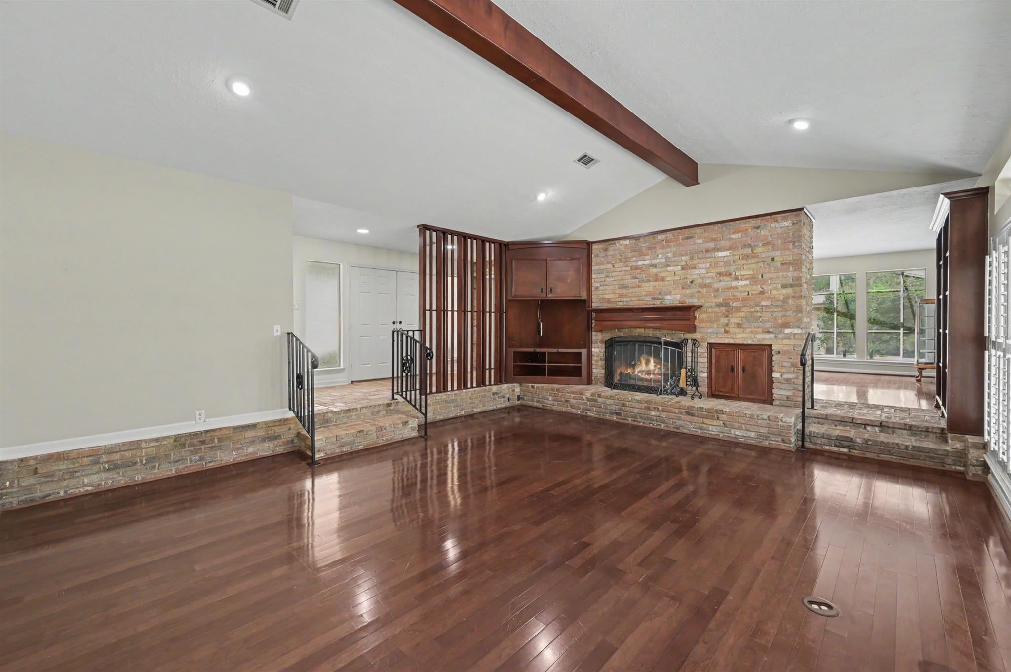23 Amherst Court