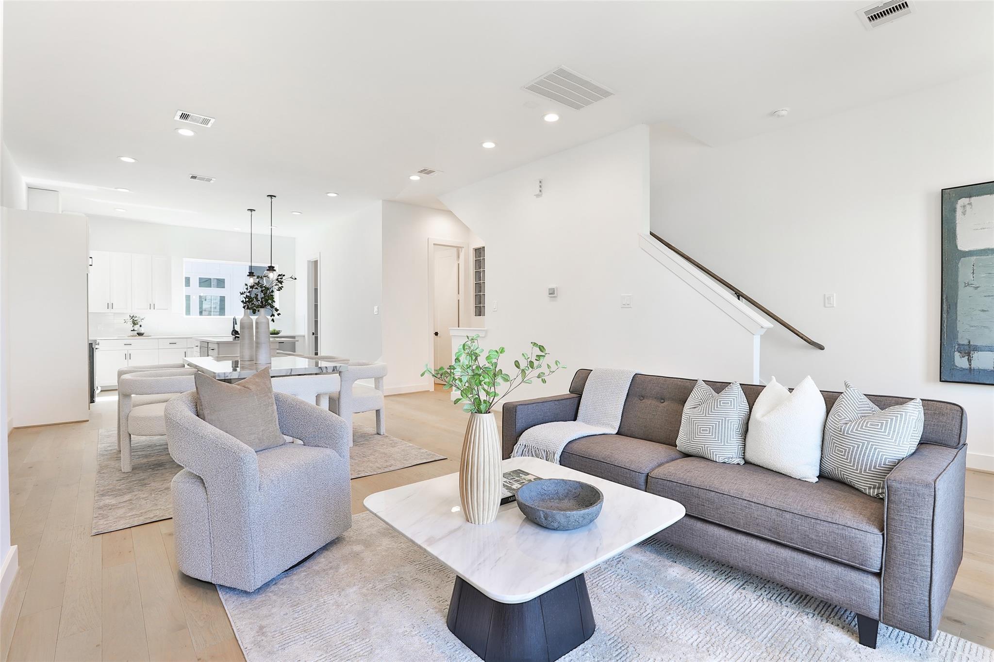 1016 W 15th 1/2 Street B