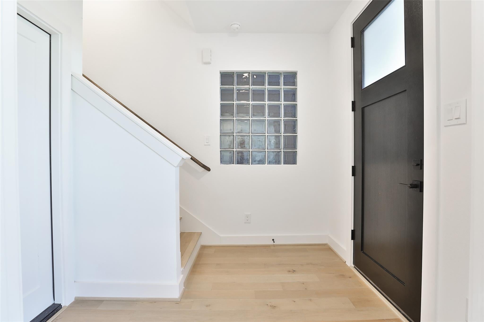 1016 W 15th 1/2 Street B