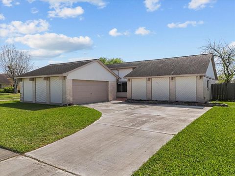 Photo of 2503 Corral Trail, Friendswood, TX 77546 (MLS # 59719417)
