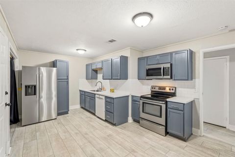 Photo of 406 Gresham Street, Baytown, TX 77520 (MLS # 36415315)