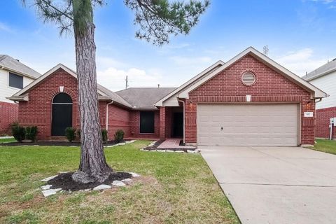 Photo of 302 Cedar Branch Drive #C, League City, TX 77573 (MLS # 10182403)