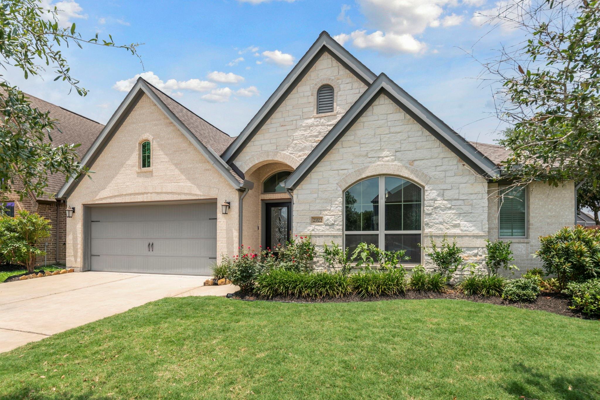 23322 Amoroso Street