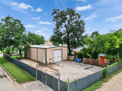 Photo of 301 Murray Street, Conroe, TX 77301 (MLS # 81457071)