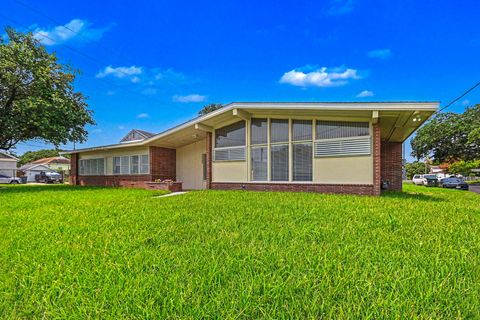 Photo of 2005 Mary Moody Northen Boulevard, Galveston, TX 77551 (MLS # 77343082)