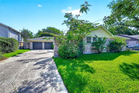 Photo of 15207 Pleasant Valley Road, Houston, TX 77062 (MLS # 43094733)