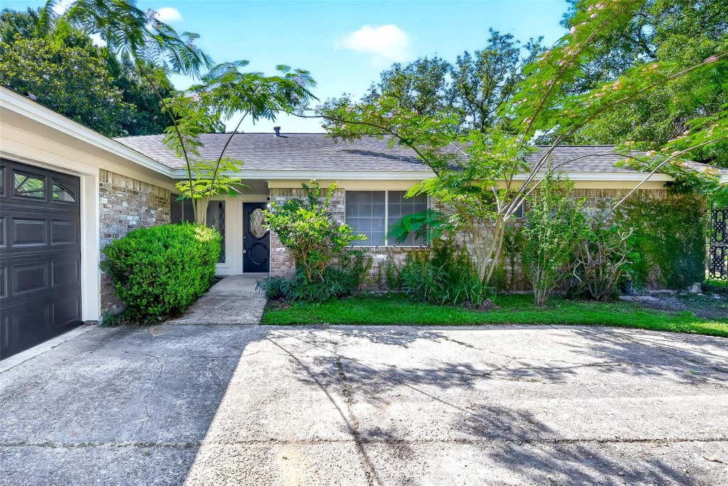 Photo of 15207 Pleasant Valley Road, Houston, TX 77062 (MLS # 43094733)