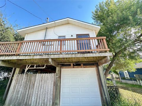 Photo of 5618 Avenue L #3 Rear, Galveston, TX 77551 (MLS # 31268960)
