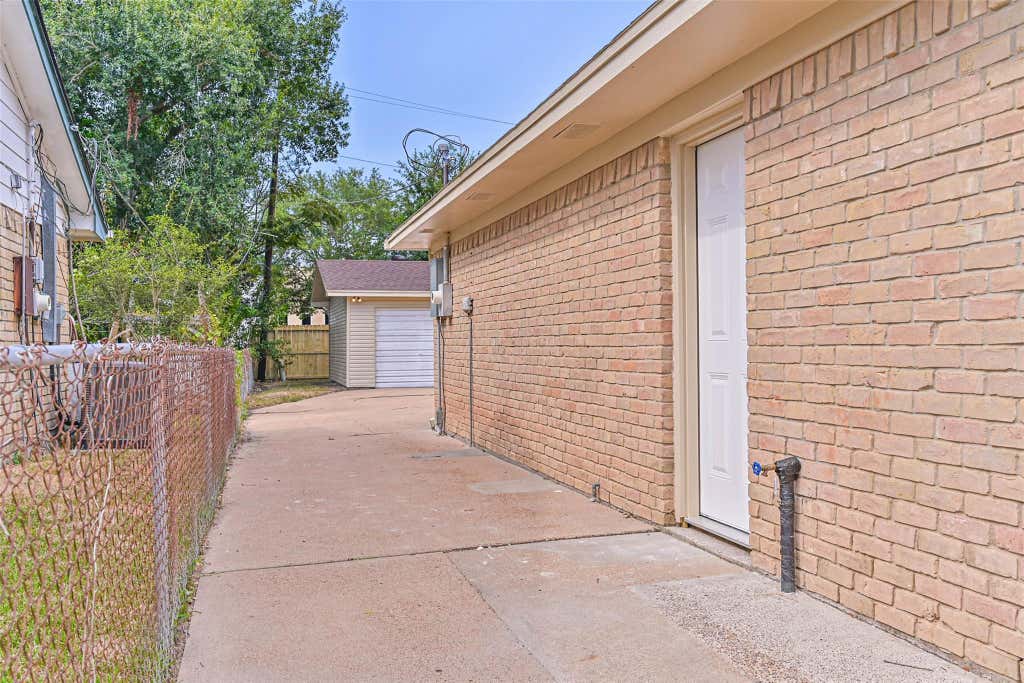 Photo of 117 Dallas Street, Angleton, TX 77515 (MLS # 57179396)