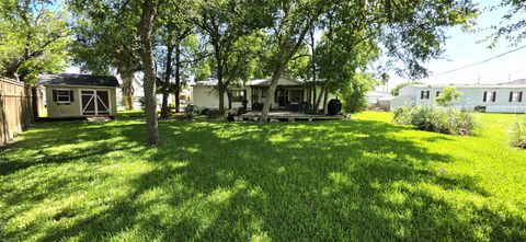 Photo of 122 Bluebill Bay North, Baytown, TX 77523 (MLS # 32439401)