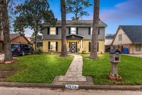 Photo of 5434 Sheraton Oaks Drive, Houston, TX 77091 (MLS # 23015135)