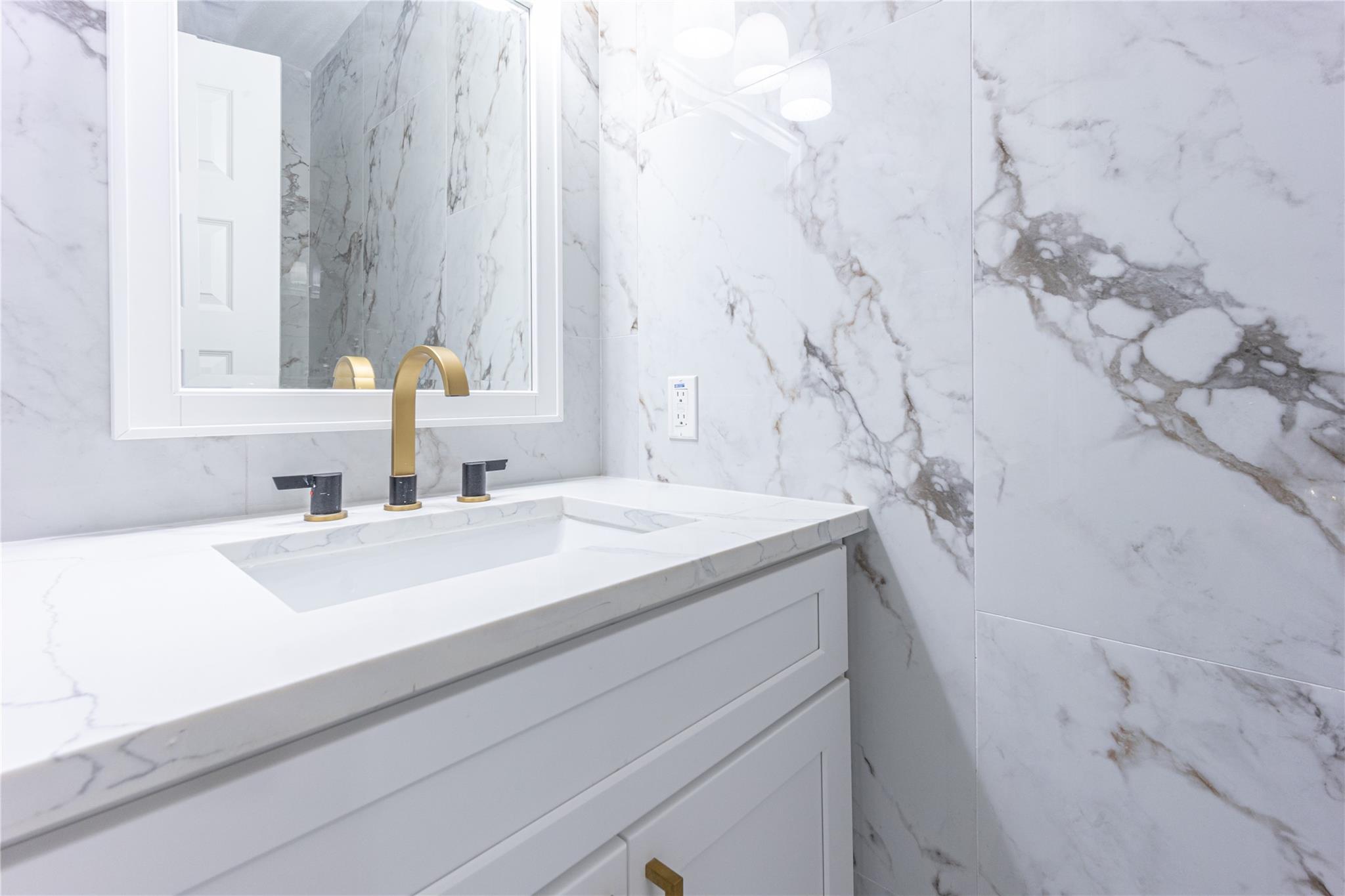 2201 Bennigan Street