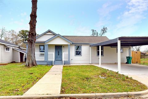 Photo of 912 Seymour Street, Pasadena, TX 77506 (MLS # 30413313)