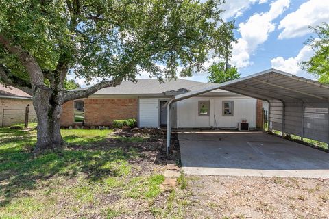Photo of 10 Parkland Street, Bridge City, TX 77611 (MLS # 94076940)