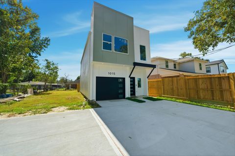 Photo of 1015 Ellington Street, Houston, TX 77088 (MLS # 86487310)