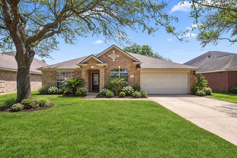 Photo of 827 N Wellsford Drive, Pearland, TX 77584 (MLS # 4344490)
