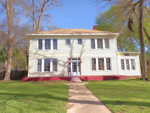 Photo of 718 E Houston Avenue, Crockett, TX 75835 (MLS # 76666902)