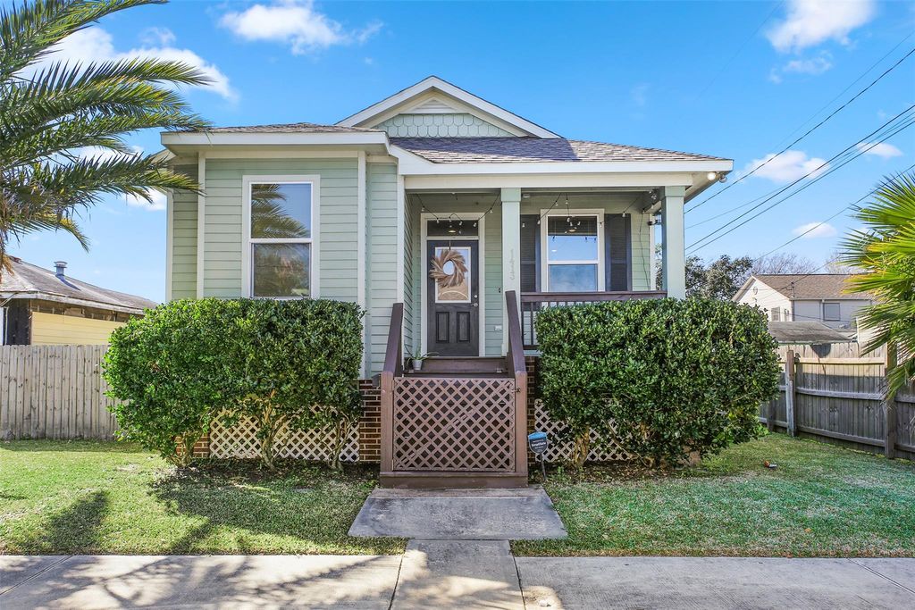 Photo of 1413 Kirwin Street, Galveston, TX 77551 (MLS # 90927456)